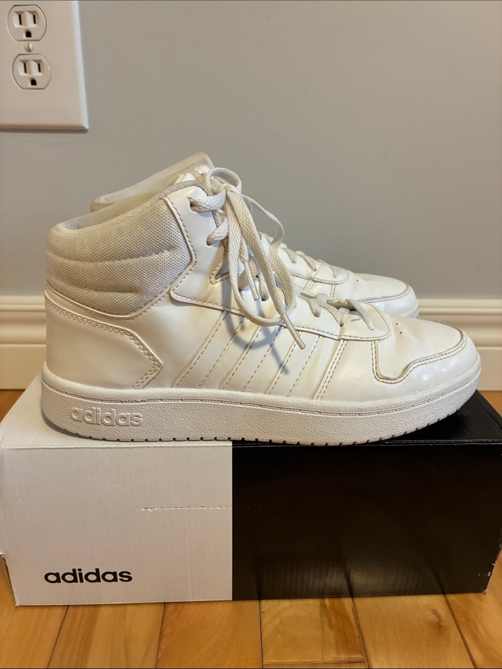 Adidas Hoops 2.0 women’s size 7